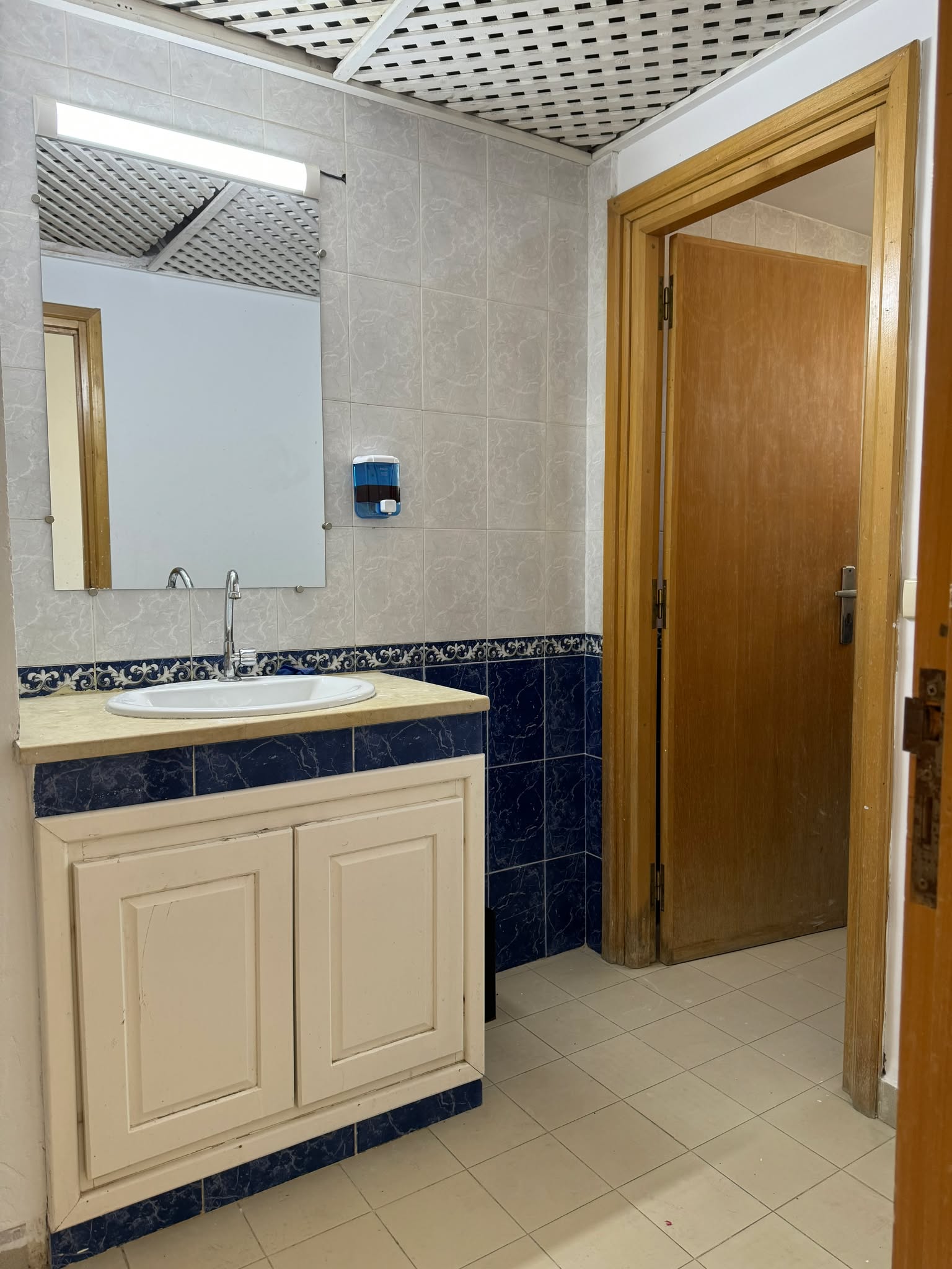 Bab Bhar Montplaisir Bureaux & Commerces Bureau Joli bureau hall plus 4  montplaisir