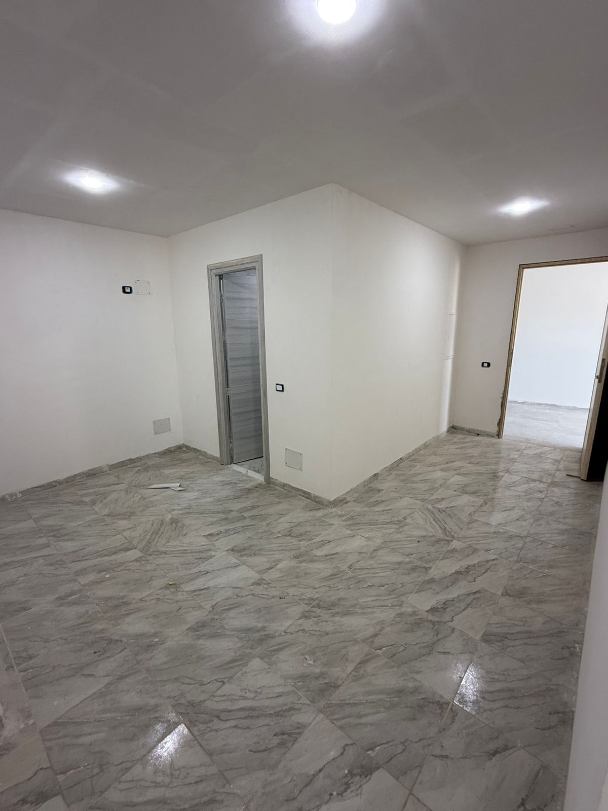 El Kram Le Kram Bureaux & Commerces Bureau Super bureau hall plus 5 pices au lac 3 kram