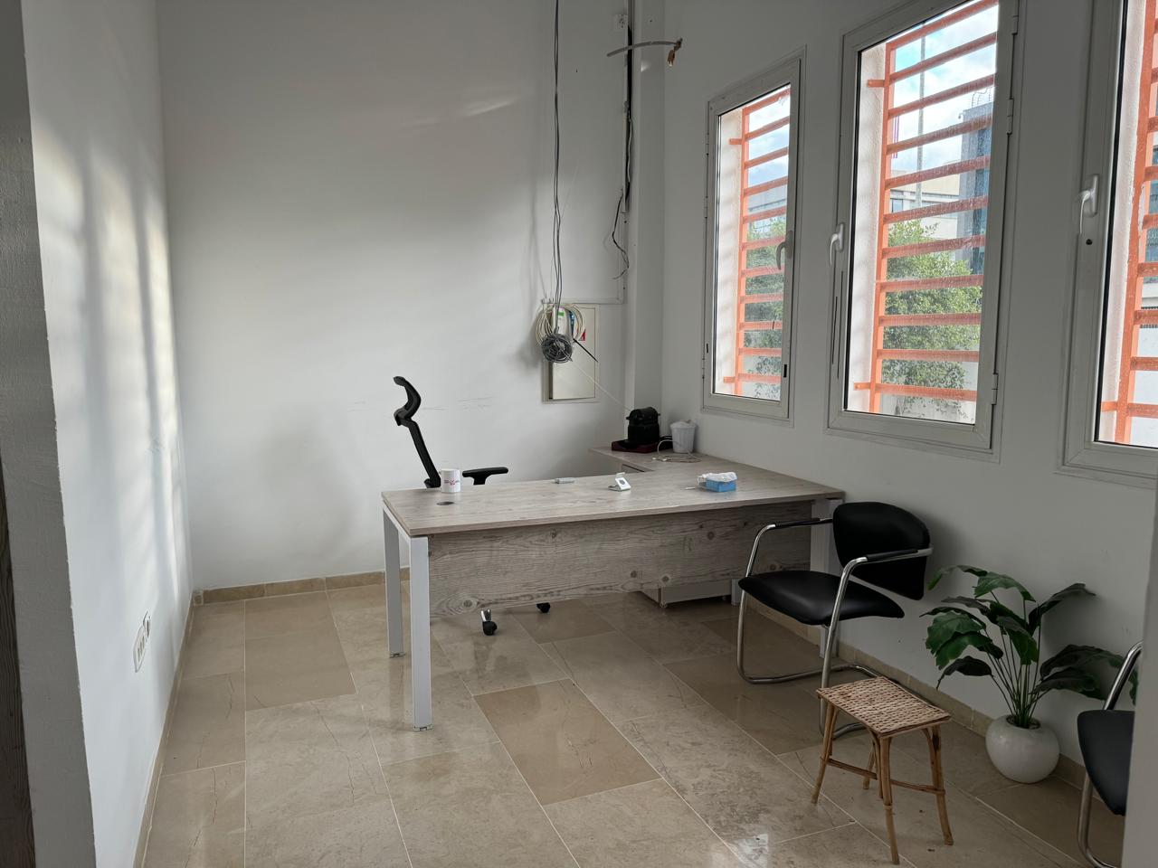 El Kram Le Kram Bureaux & Commerces Bureau Bureau au rdc 230 m2 dans la zone lac 3 kram