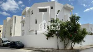 Ariana Ville El Menzah 8 Location Autre Immeuble usage bureautique de 600m2