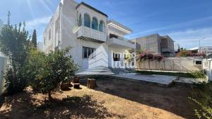 El Menzah El Menzah 4 Vente Maisons Villa de 598m2 terrain et 380m2 bti