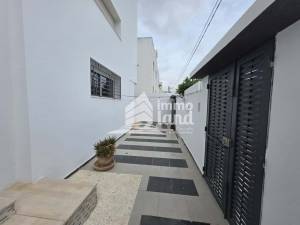 Mnihla Jardins d'el Menzah Vente Maisons Villa de 452m2 terrain et 400m2 btit