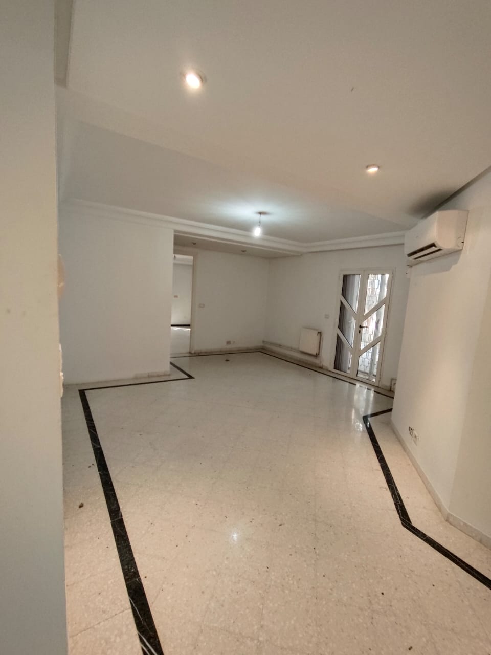 Ariana Ville El Menzah 8 Location Appart. 3 pices El menzah8 loc d'un rez de jardin