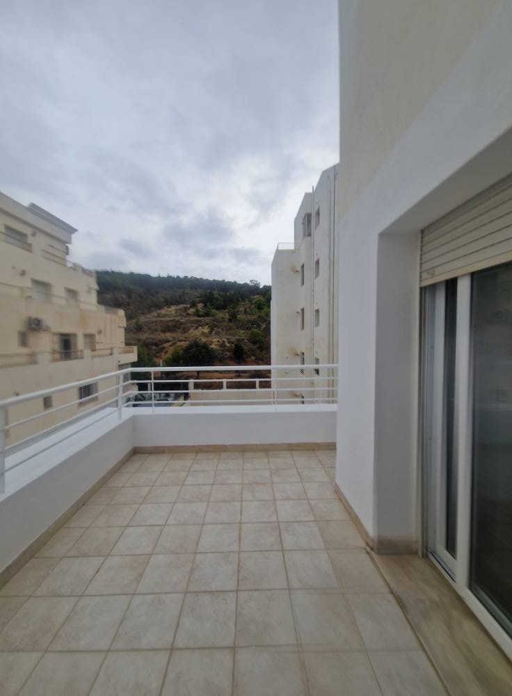 Ariana Ville Riadh Landlous Location Appart. 3 pices S2 riadh el andalous cot parc nahli