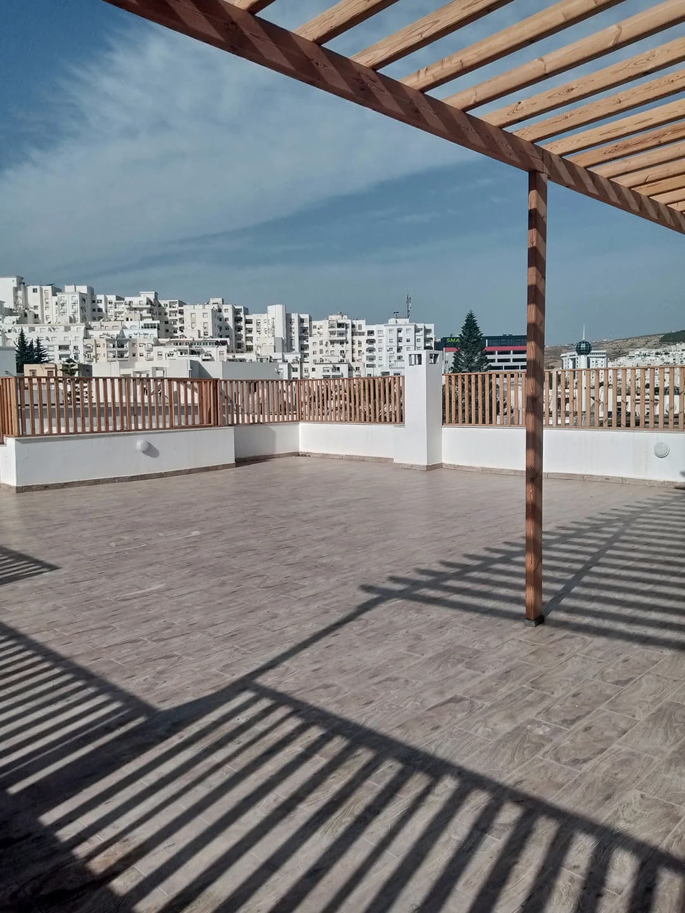 Mnihla Cite Ennasr Location Appart. 4 pices Un duplex pour usage bureautique  ennasr