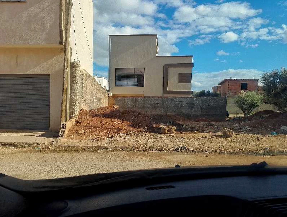 Mnihla Mnihla Vente Surfaces Un lot de terrain  mnihla commercial ou habitaion