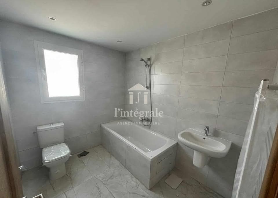 Ariana Ville Borj El Baccouche Location Appart. 3 pices S2 neuf jamais habit