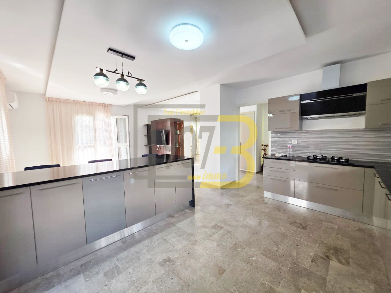 Ariana Ville Cite Ennasr 2 Location Appart. 4 pices Villa s4  ennasr sur deux niveaux