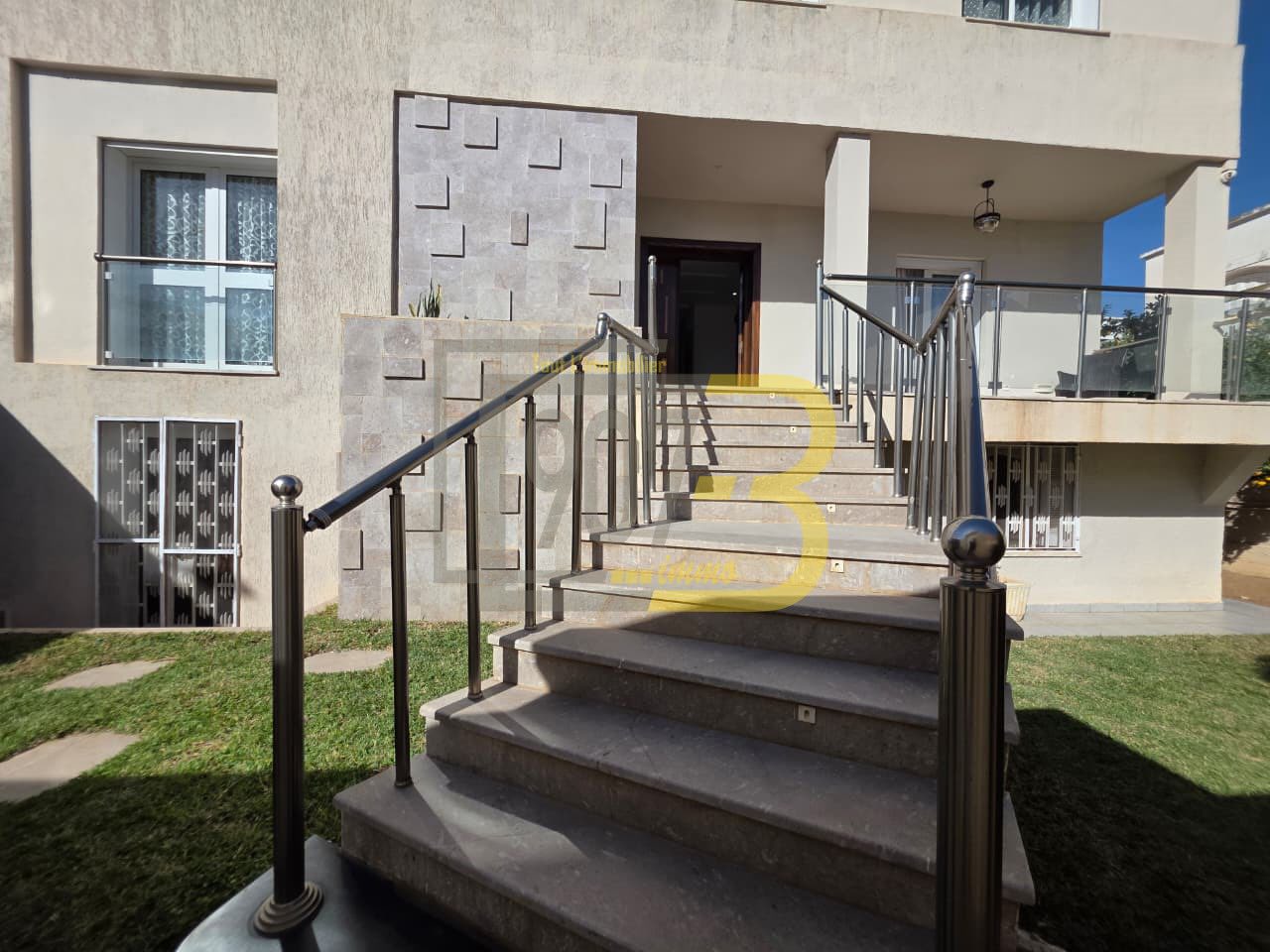 Ariana Ville Cite Ennasr 2 Location Appart. 4 pices Villa s4  ennasr sur deux niveaux