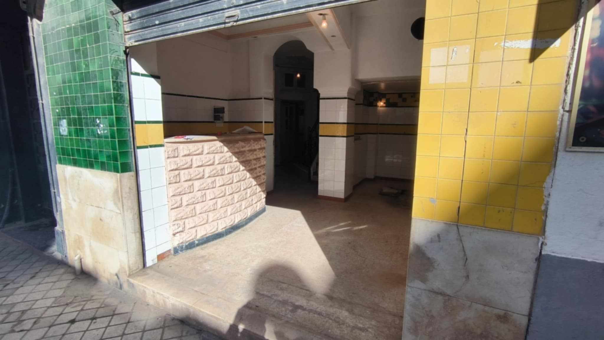 Bab Bhar Republique Bureaux & Commerces Surfaces Local commercial murs tunis passage