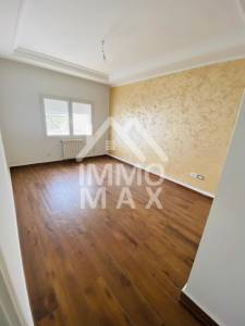 Ariana Ville El Menzah 6 Vente Maisons A  un triplex a menzah 6 ref67a