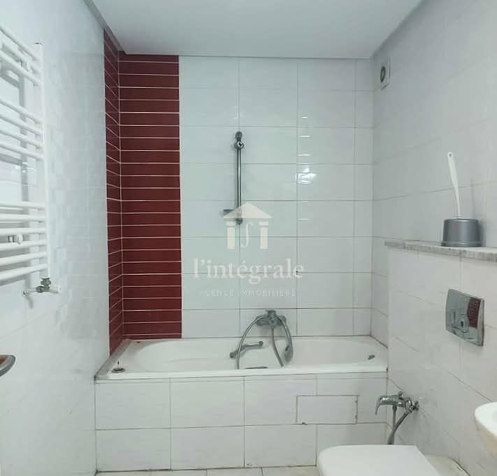 Ariana Ville Riadh Landlous Location Appart. 2 pices Vaste s1 de haut standing avec grand balcon