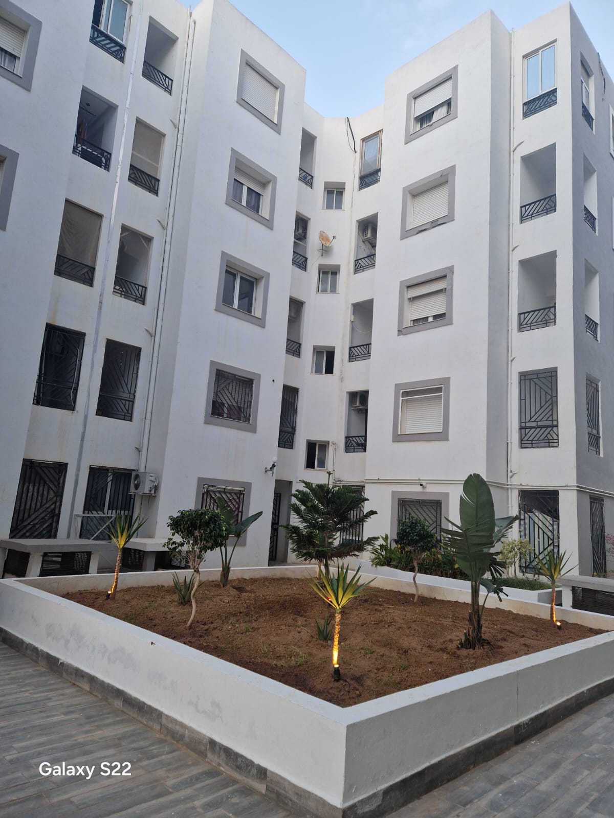 Raoued Ariana Essoughra Vente Appart. 4 pices Appartement s3 vide  riadh el ghazala