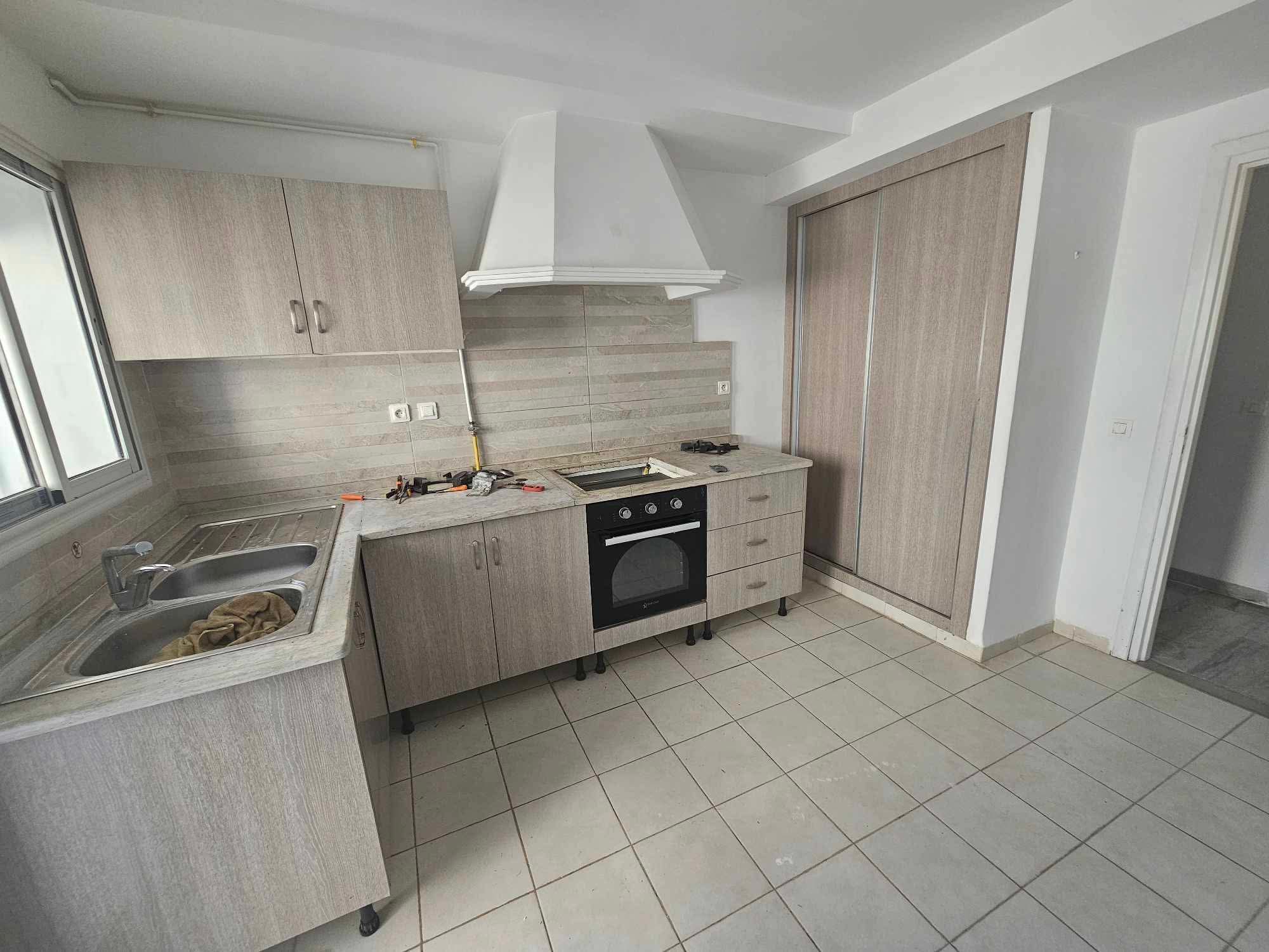 Ariana Ville Riadh Landlous Location Appart. 4 pices S3 1400 d riadh andalous