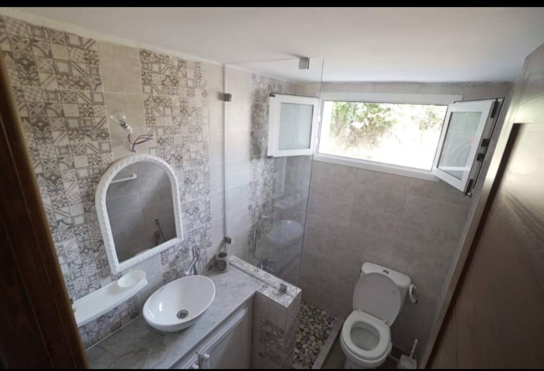 Ariana Ville Cite Ennasr 2 Location Appart. 3 pices S1 au rez de jardin  1200 d meuble