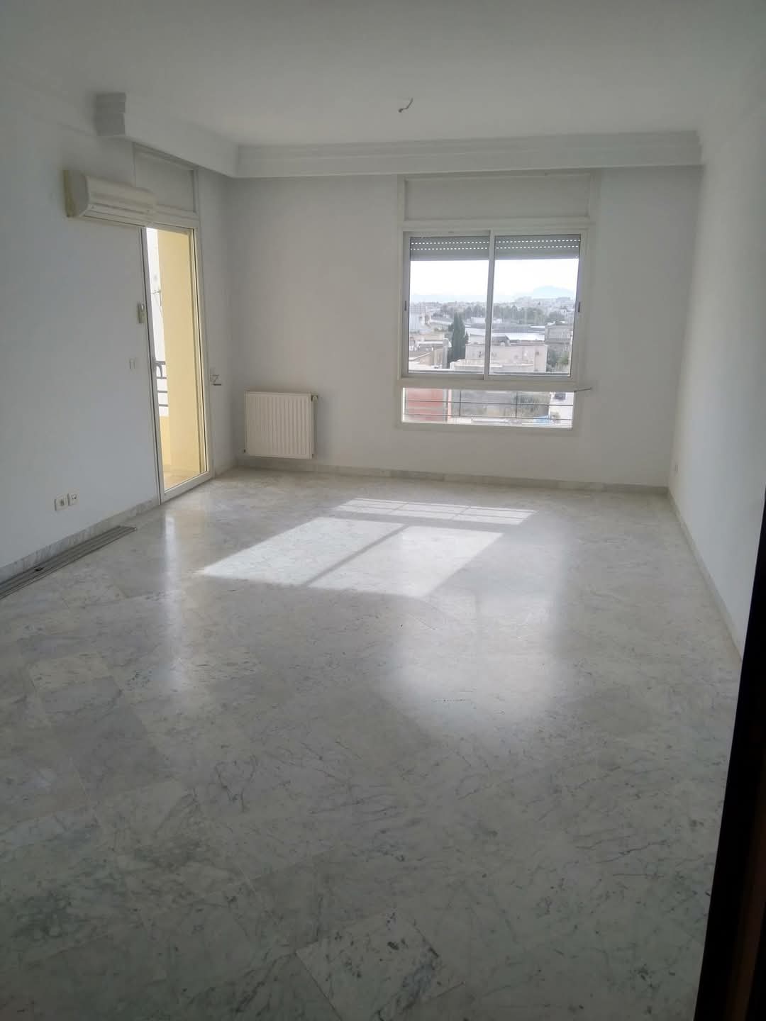 Ariana Ville Riadh Landlous Location Appart. 4 pices S3 1400 d riadh andalous