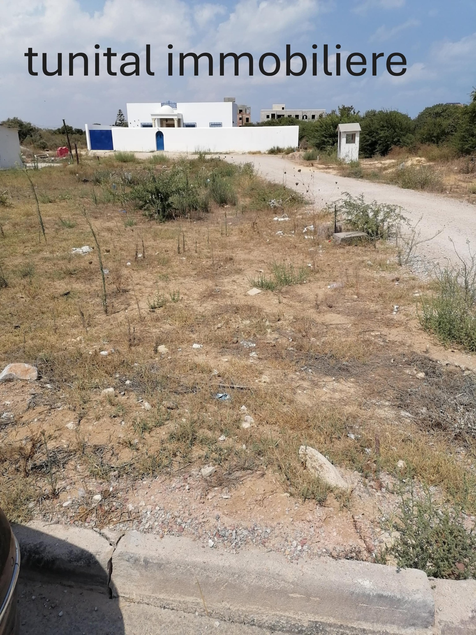 La Marsa Gammart Terrain Terrain nu Terrain bon emplacement fait l'angle