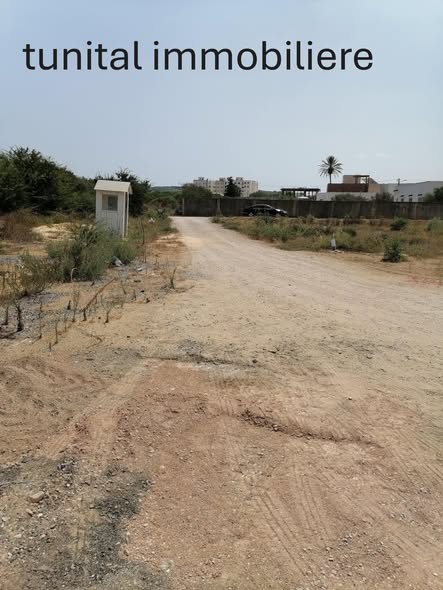 La Marsa Gammart Terrain Terrain nu Terrain bon emplacement fait l'angle