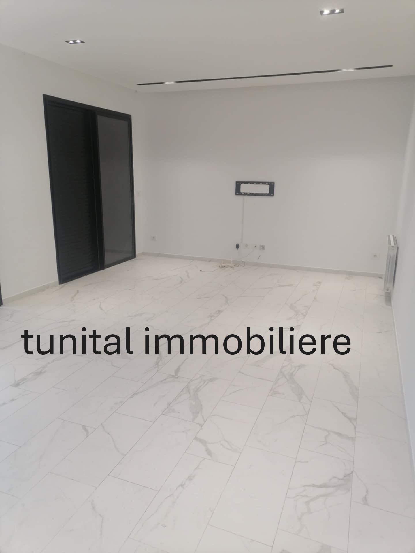 Ain Zaghouan Jardins de Carthage Location Appart. 1 pice Appartement vide haut standing au premier tage