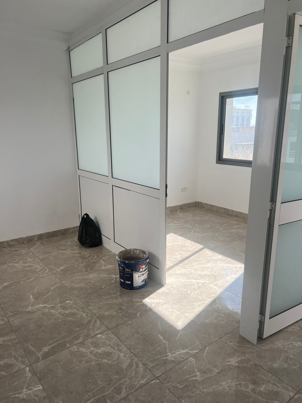 Bab Bhar Bab Bhar Bureaux & Commerces Bureau Bureau a lafayette