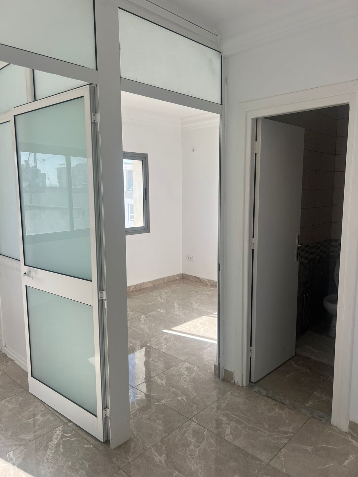 Bab Bhar Bab Bhar Bureaux & Commerces Bureau Bureau a lafayette