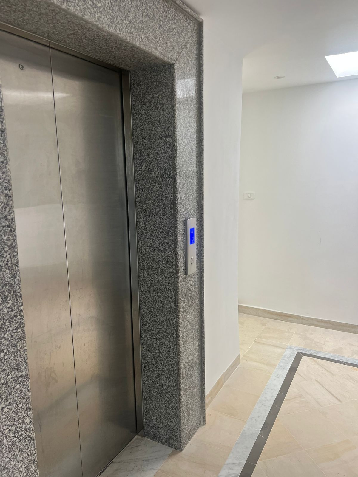 Bab Bhar Bab Bhar Bureaux & Commerces Bureau Bureau a lafayette