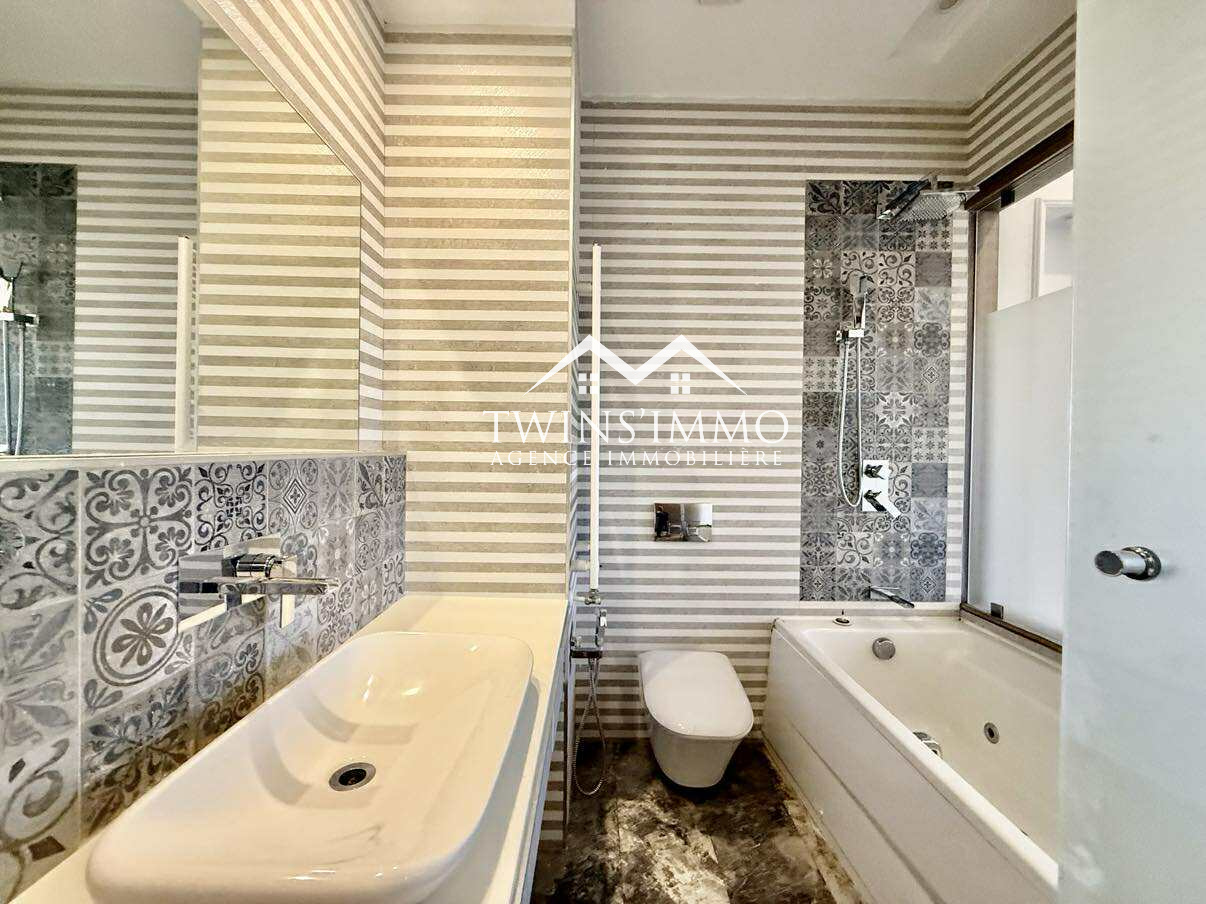 La Marsa Berge Du Lac Location Appart. 3 pices Penthouse avec piscine aux berges du lac 2