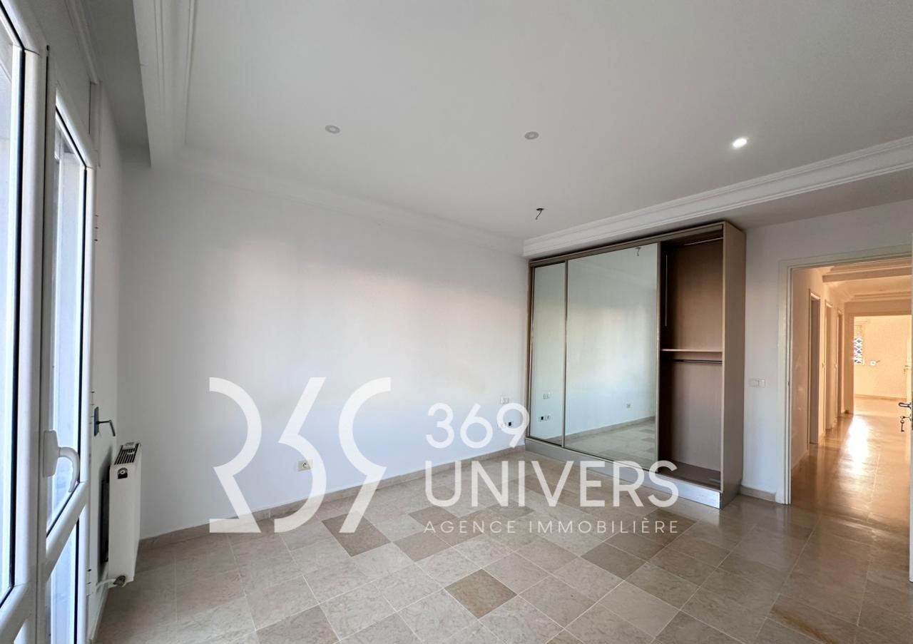 La Marsa Cite Des Juges 2 Location Appart. 3 pices Etage de villa avec balcon  la marsa ref ra161