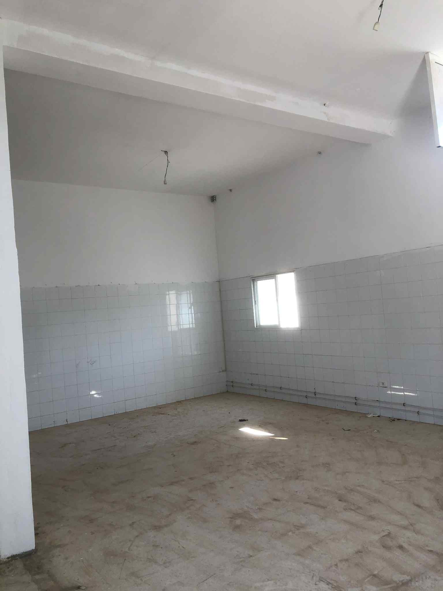 La Soukra Sidi Frej Location Surfaces Dpt   250m carrel avec sanitaires  sidi fraj