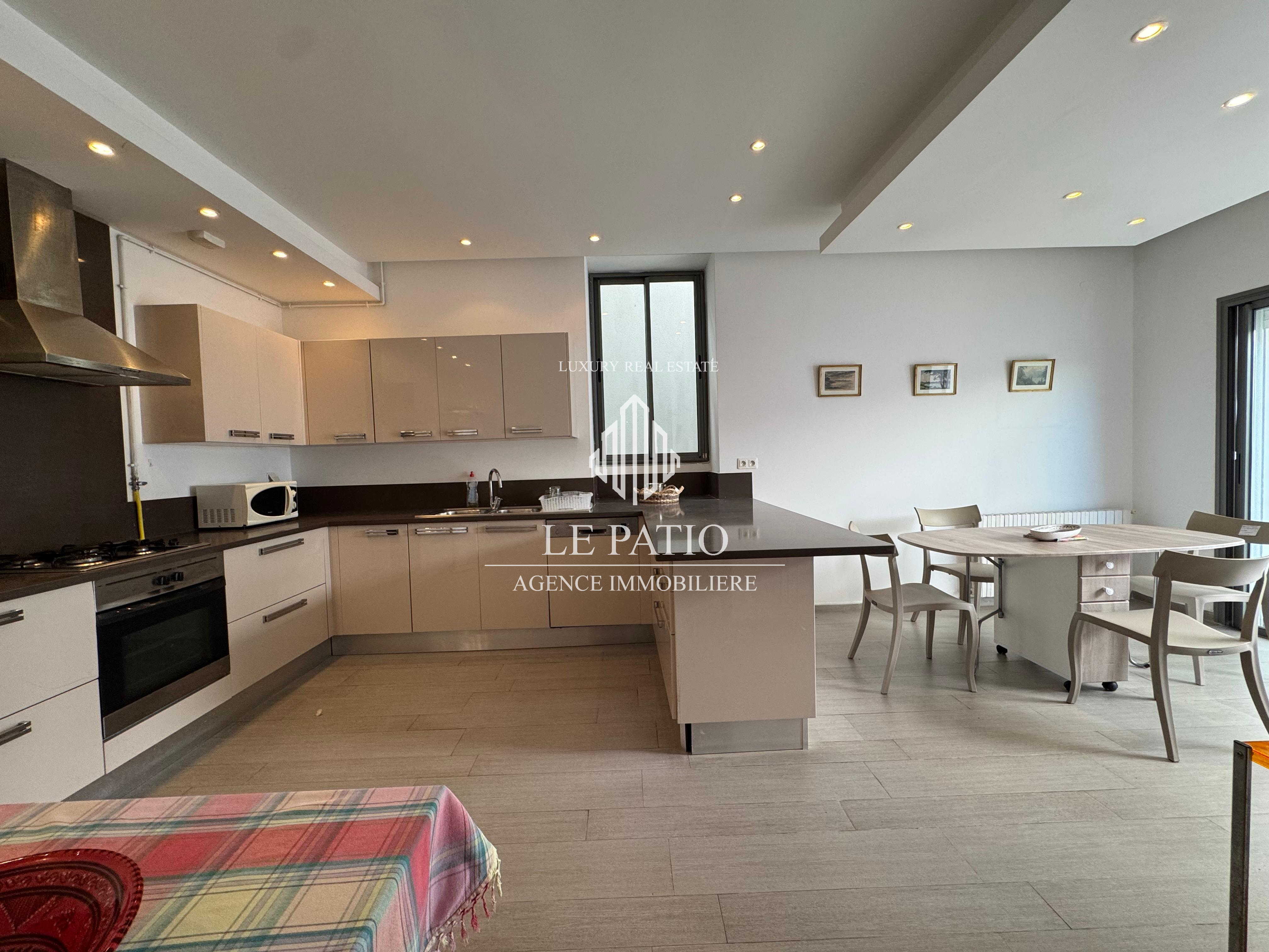 La Marsa Marsa Safsaf Location Appart. 5 pices+ Appartement s3 meubl avec une vue dgage sur mer