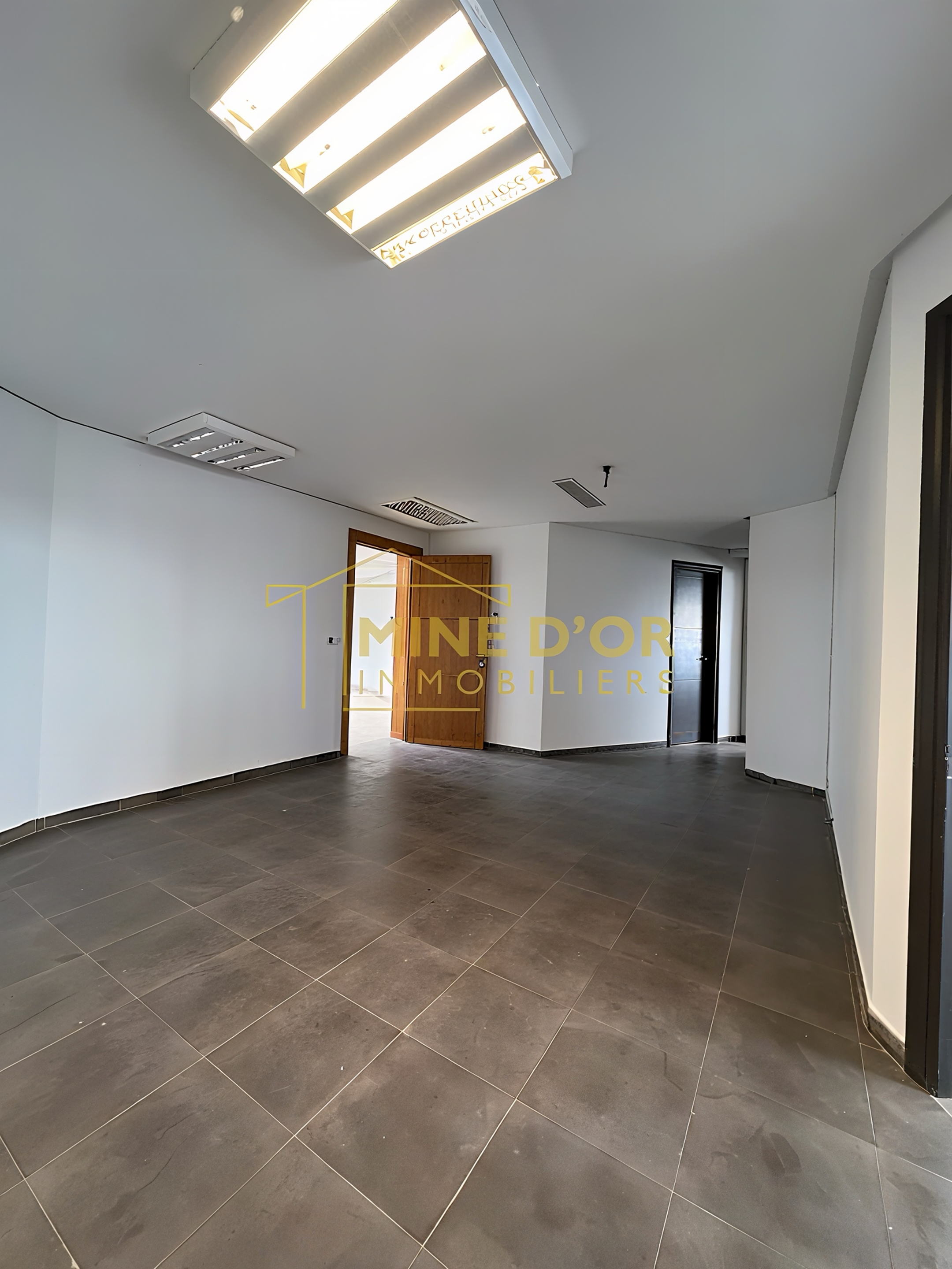 La Soukra Charguia 2 Bureaux & Commerces Bureau Bureau spacieux en 4 espaces a charguia 2