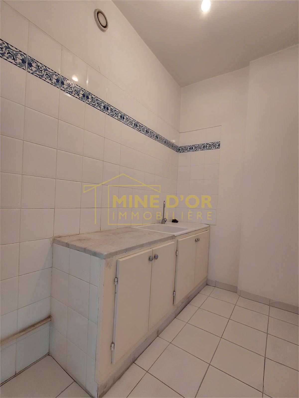 Bab Bhar Republique Bureaux & Commerces Bureau Av bureau h2 avec vue dgag sur lac  tunis