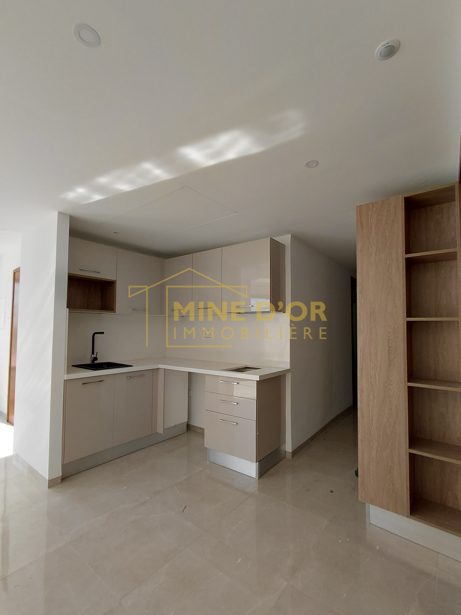 La Marsa Berge Du Lac Bureaux & Commerces Bureau Al un bureau retap  neuf en open space au lac 1