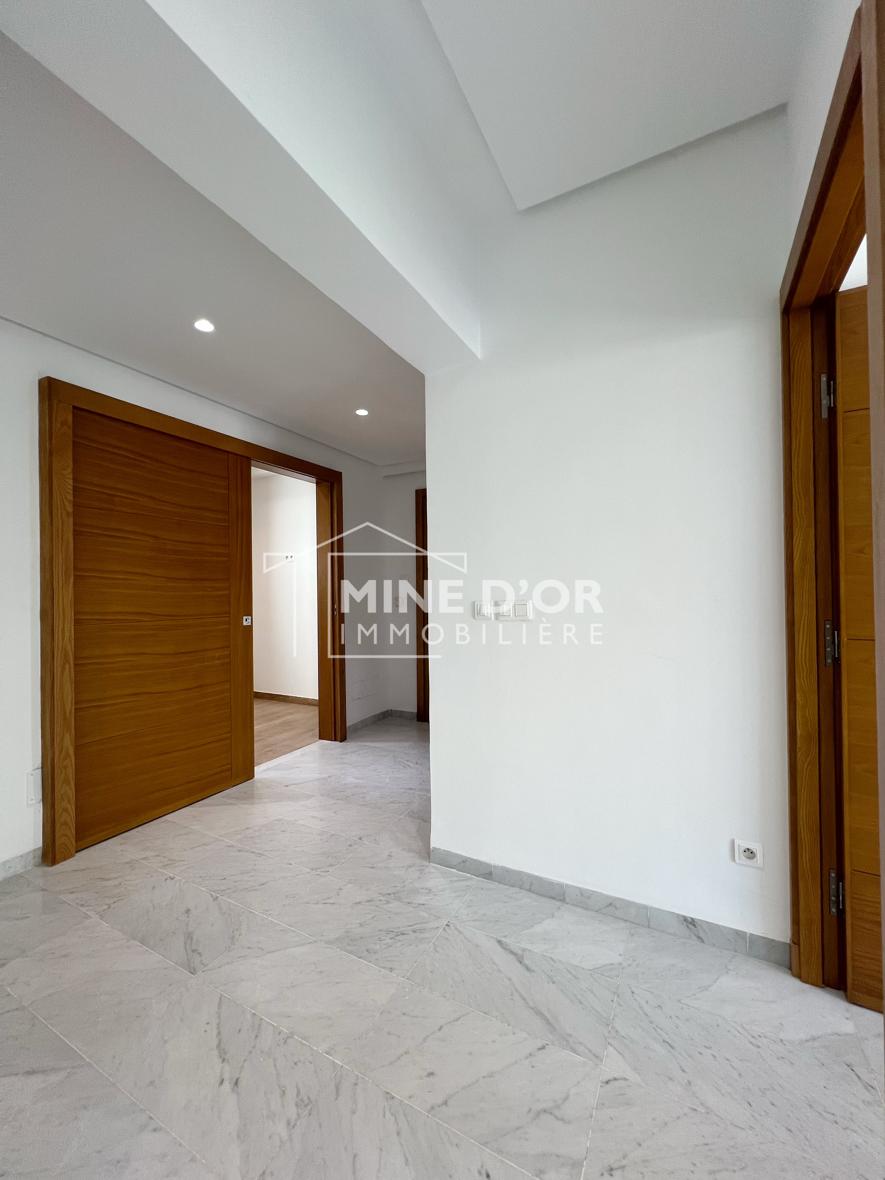 Cite El Khadra Zone urbaine nord Bureaux & Commerces Bureau Al bureau hall plus 4 pices haut standing