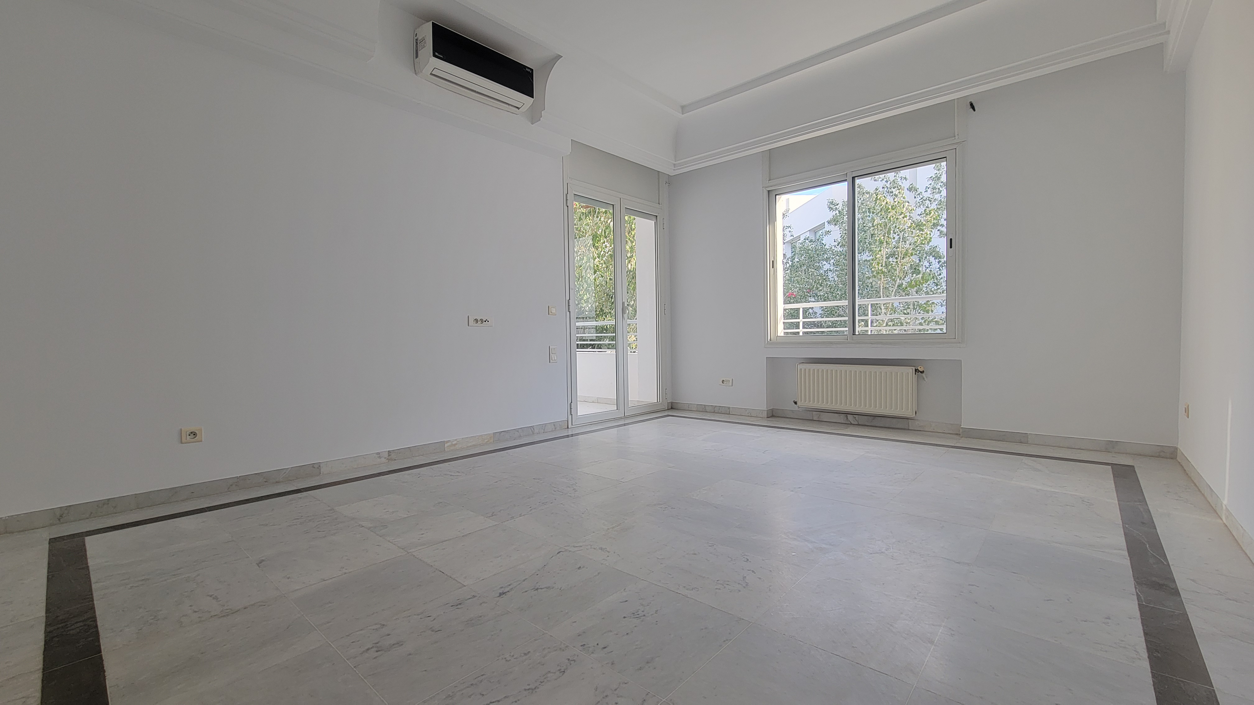 La Marsa Berge Du Lac Location Appart. 3 pices Bureau a2 au lac 2 sur l'avenue de la bourse