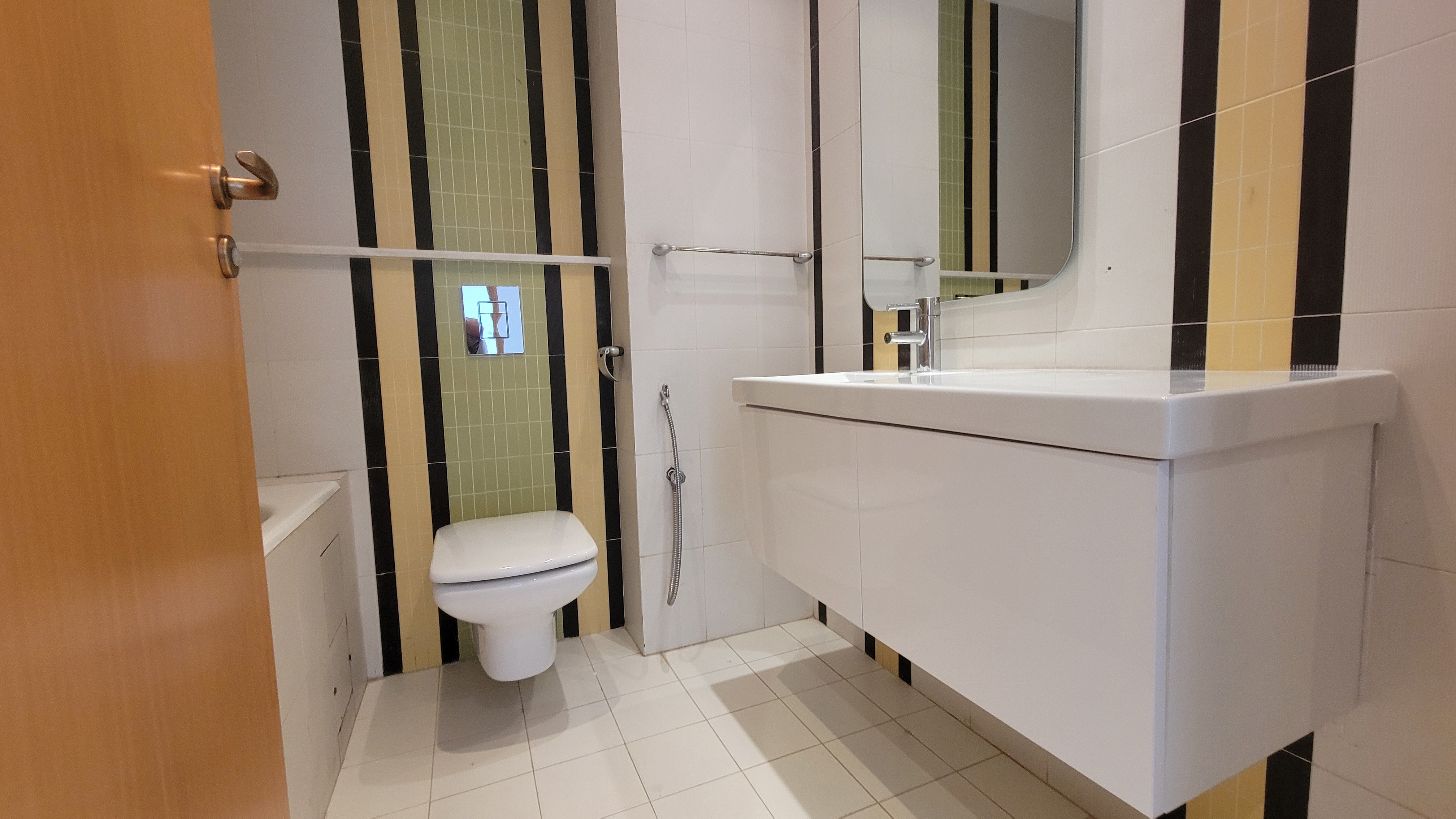 La Marsa Berge Du Lac Location Appart. 3 pices Bureau a2 au lac 2 sur l'avenue de la bourse