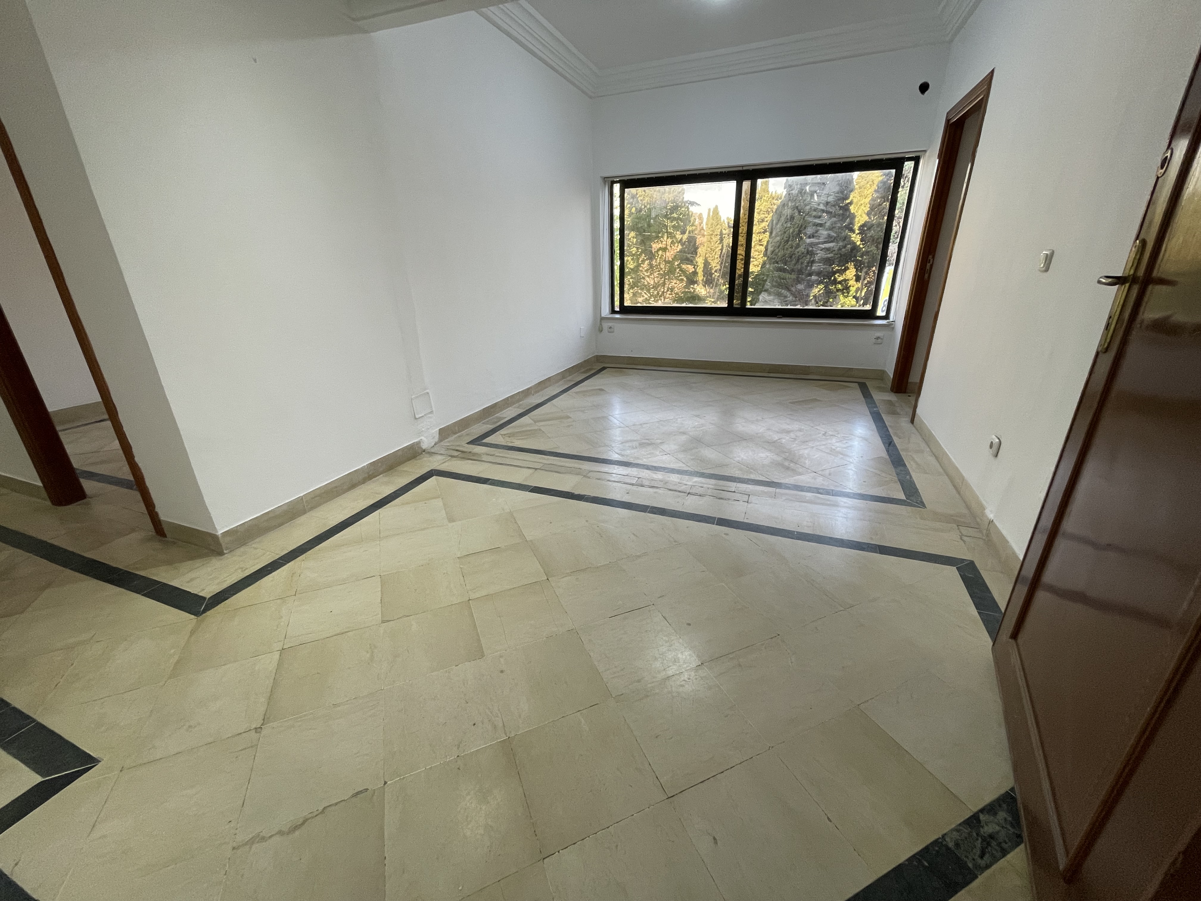 Cite El Khadra Kheireddine Pacha Location Appart. 3 pices Un bureau  khaireddine pacha