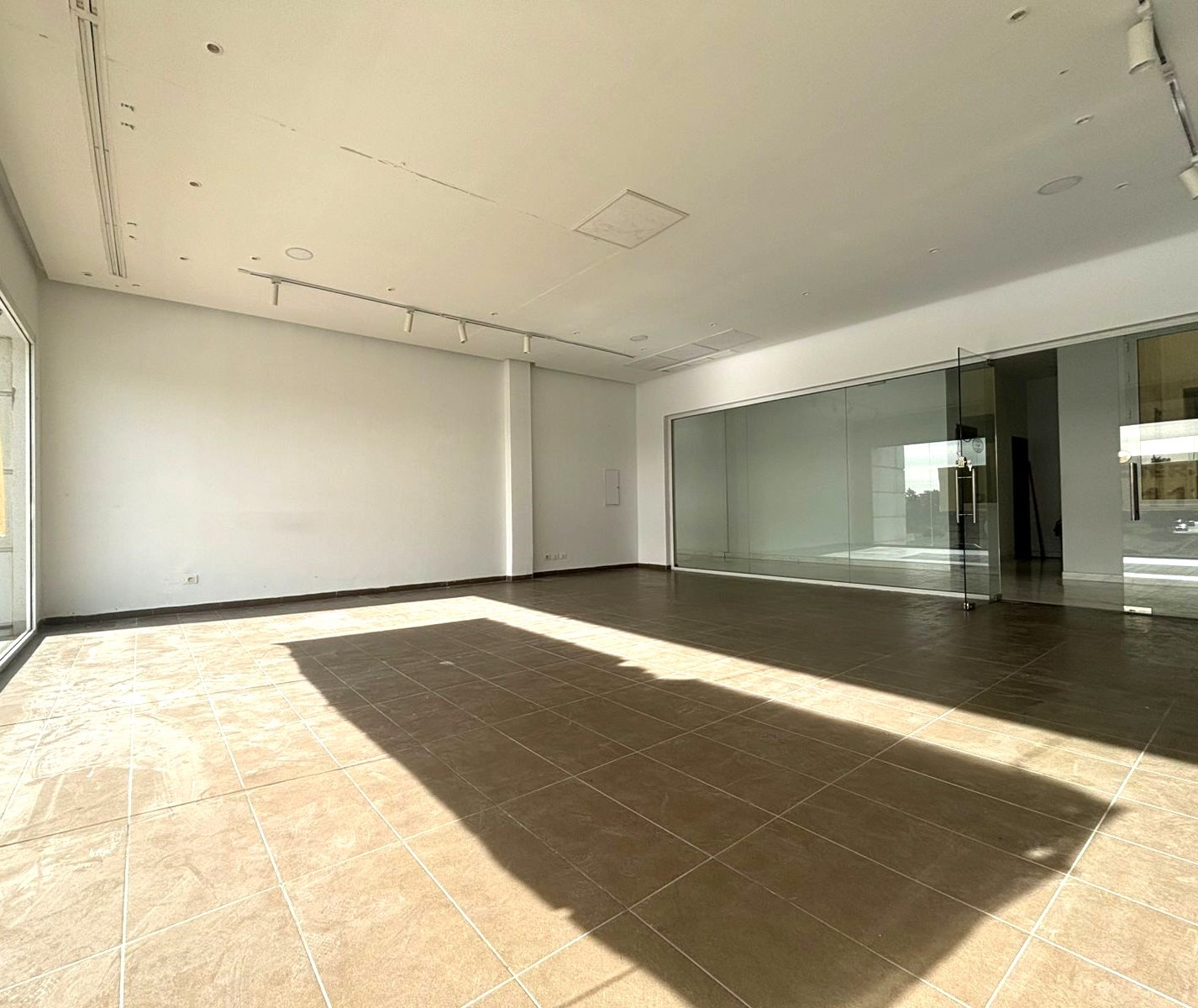 La Marsa Sidi Daoud Bureaux & Commerces Surfaces Local commercial sur la route de la marsa