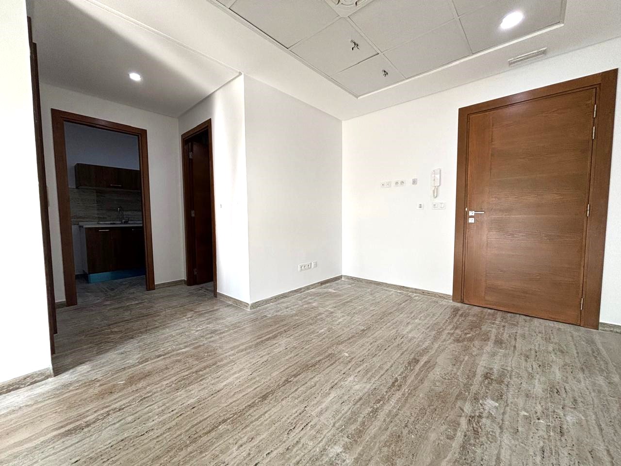 La Soukra La Soukra Bureaux & Commerces Surfaces Un bureau h1  la soukra