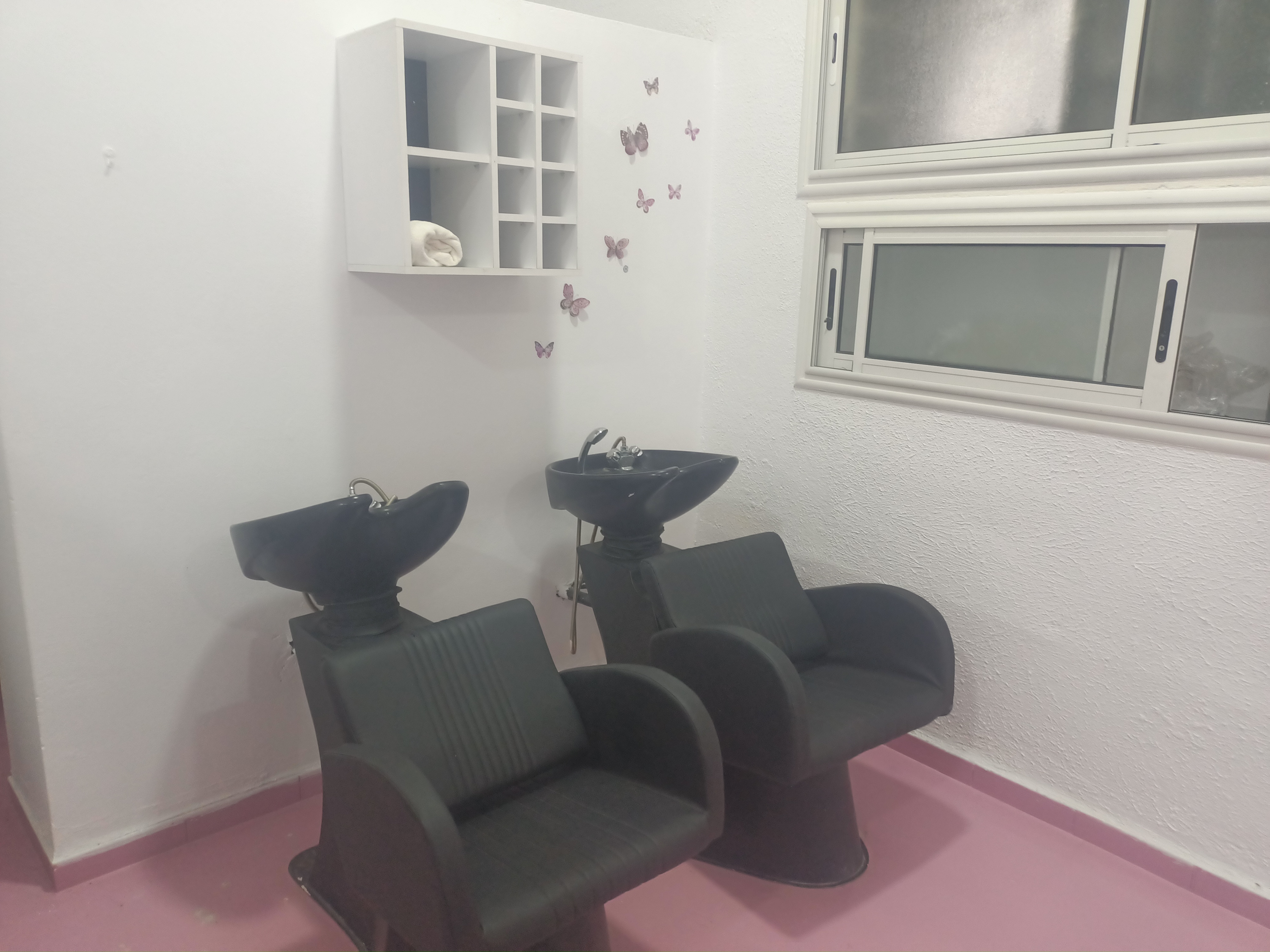 Ariana Ville Ariana Location Appart. 3 pices Salon de coiffure et esthtique femme