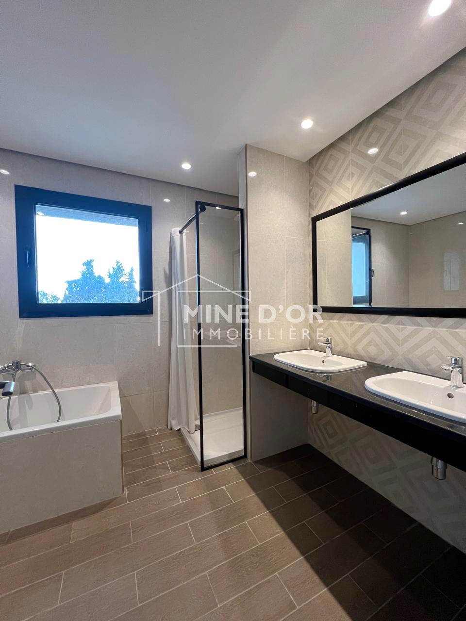 El Menzah Mutuelle Ville Location Appart. 4 pices Al un vaste s3 jamais habit a mutuelleville