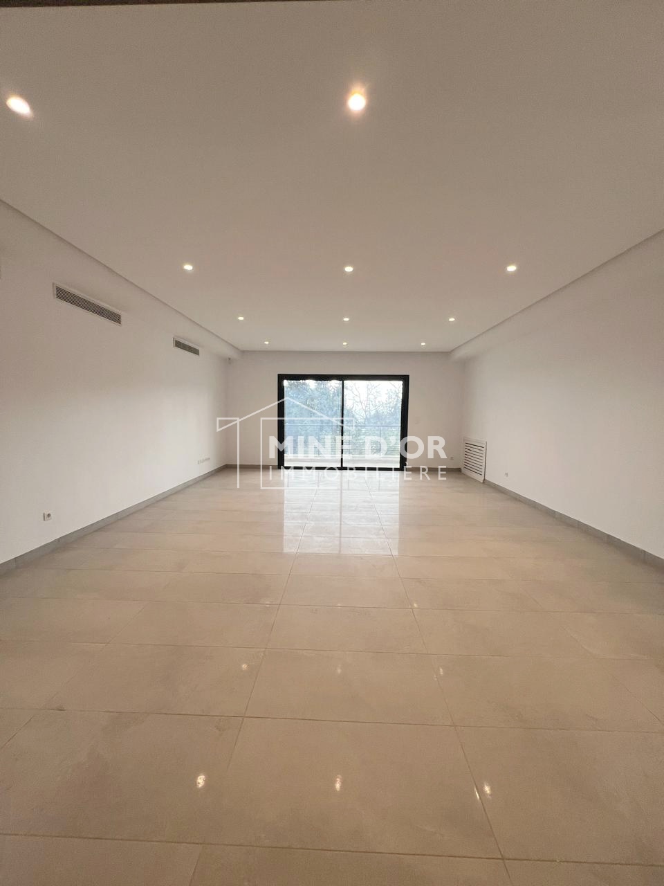 El Menzah Mutuelle Ville Location Appart. 4 pices Al un vaste s3 jamais habit a mutuelleville