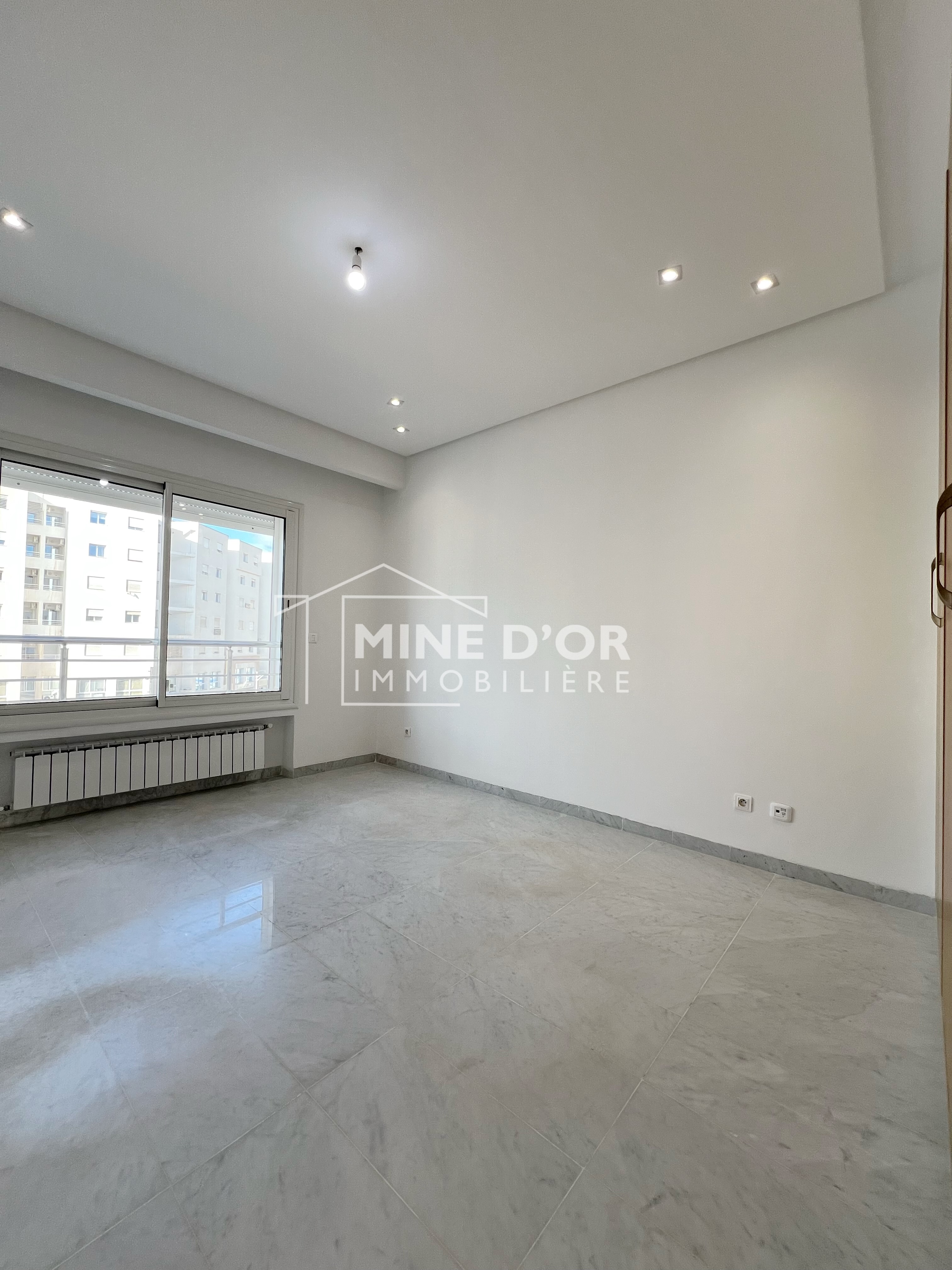 Cite El Khadra Zone urbaine nord Bureaux & Commerces Bureau Bureau en 4 espaces hts au centre urbain nord