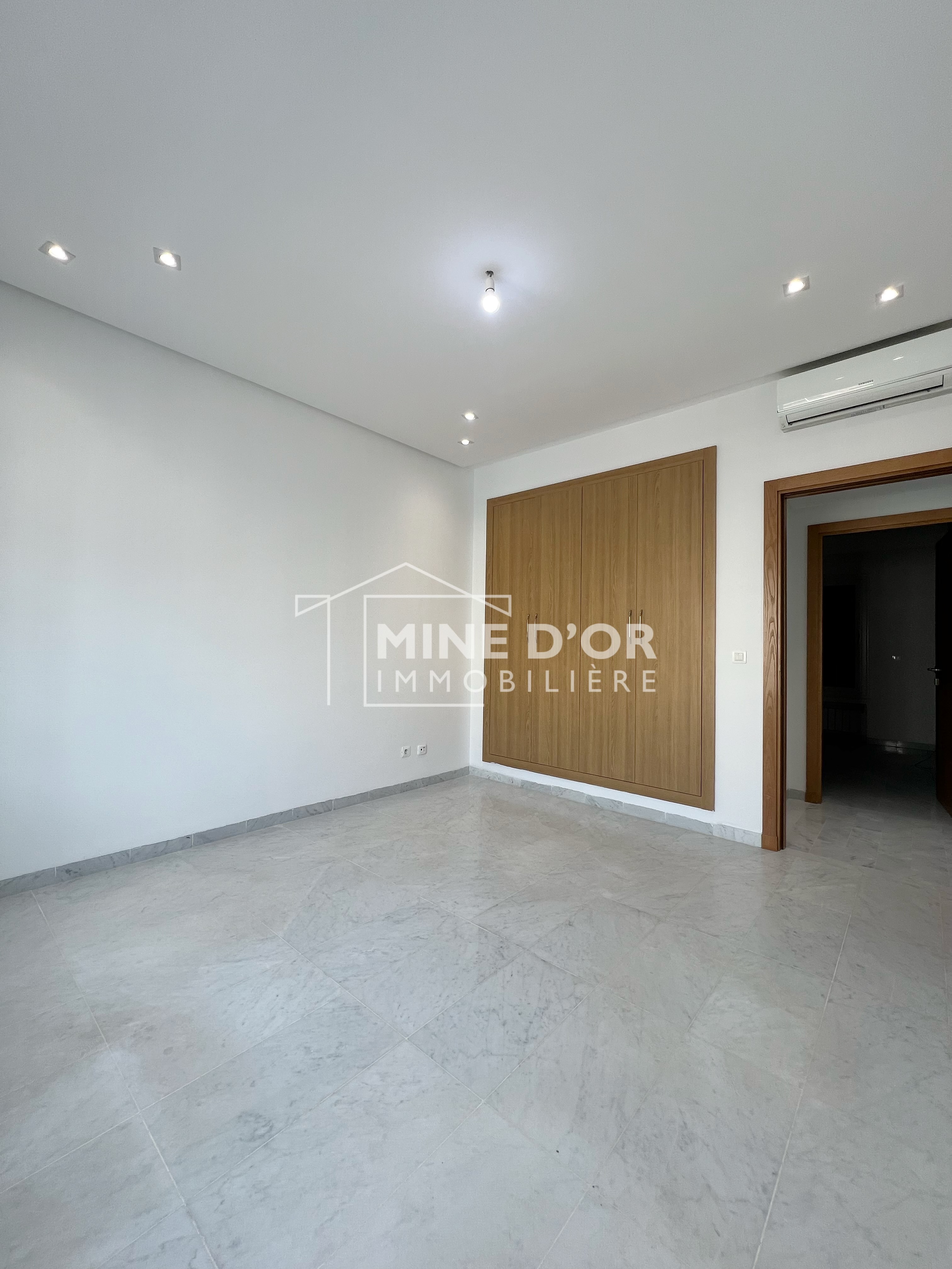 Cite El Khadra Zone urbaine nord Bureaux & Commerces Bureau Bureau en 4 espaces hts au centre urbain nord