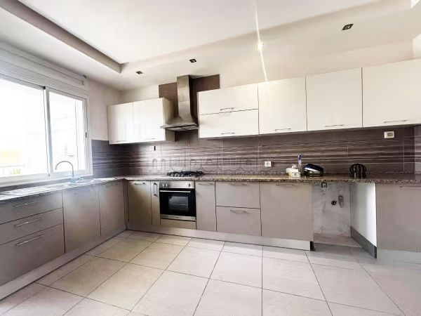 La Soukra Dar Fadhal Location Maisons Duplex s4 indpendant 1etage  la soukra