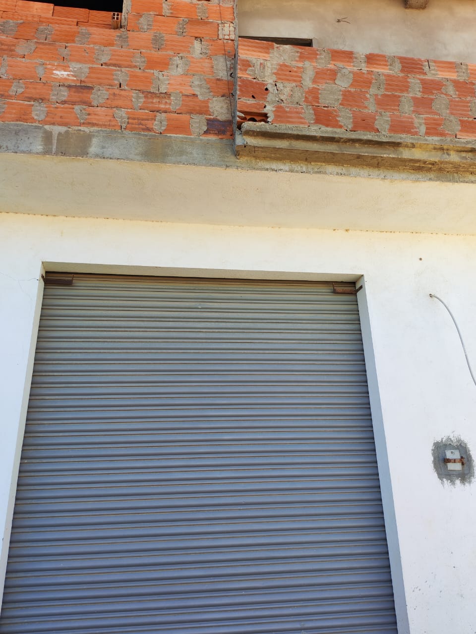 El Mourouj El Mourouj Vente Maisons Espace comercial en rc avec 2 etages non acheves