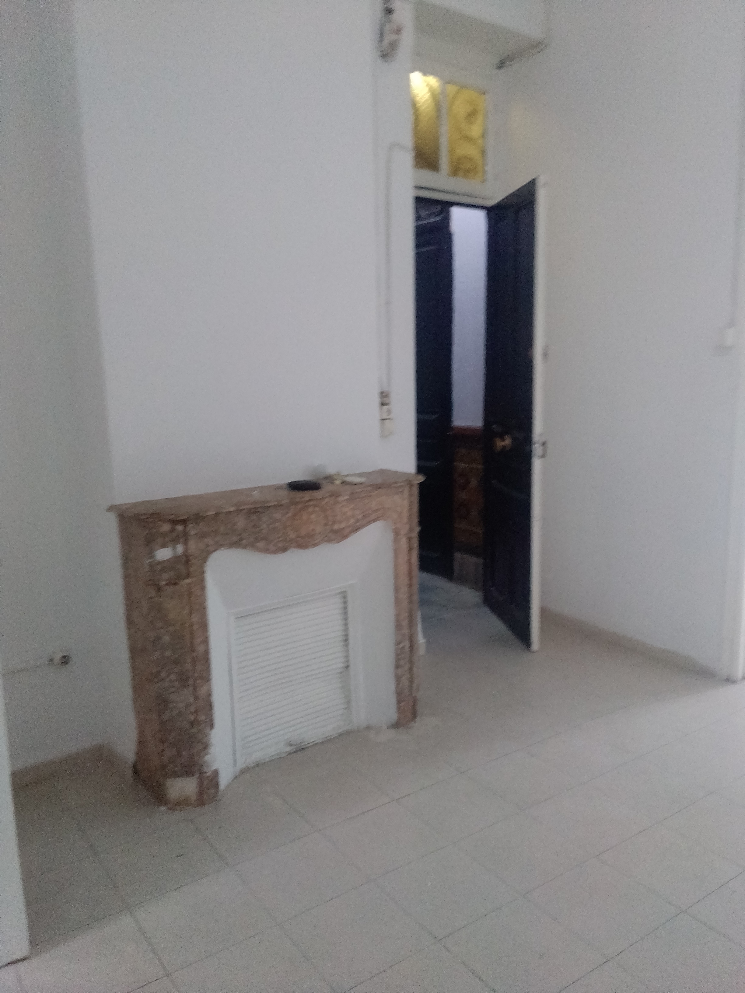 Bab Bhar Bab El Jazira Location Appart. 4 pices Pres lyce beb jdid