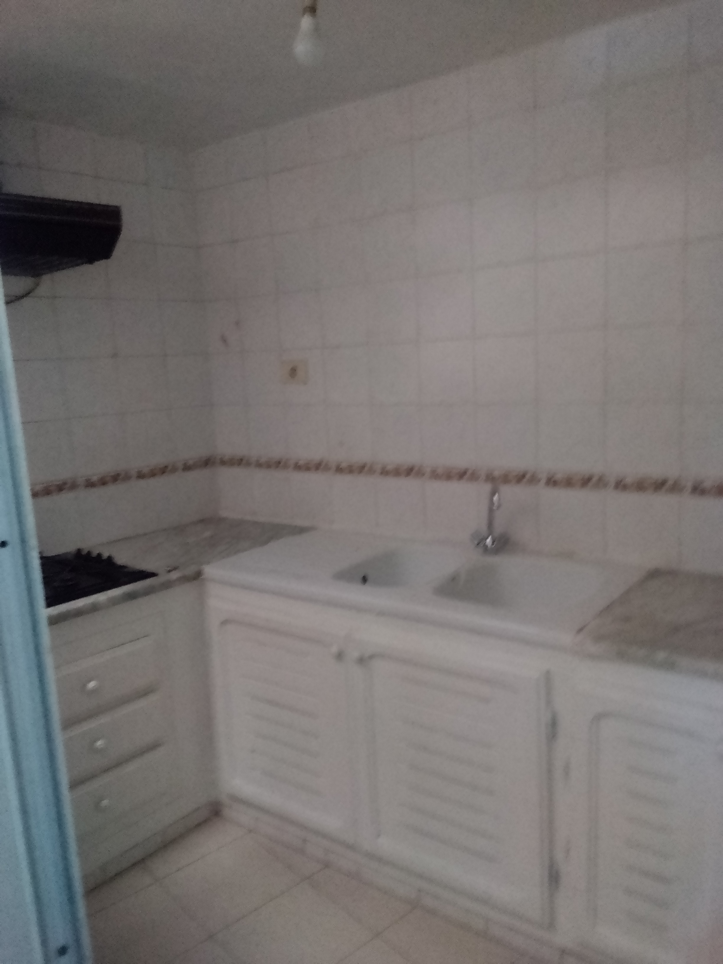 Bab Bhar Bab El Jazira Location Appart. 4 pices Pres lyce beb jdid