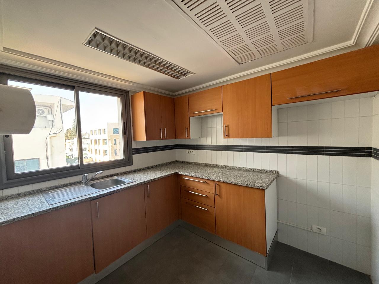 El Menzah Tunis Belvedere Bureaux & Commerces Bureau Bureau 350 m2 au belvdre proche tennis club