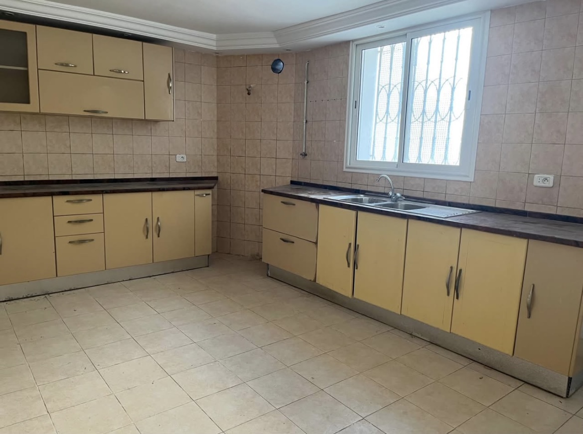 Mnihla Jardins d'el Menzah Location Appart. 2 pices S plus 1 situ au rez de chausse d une villa